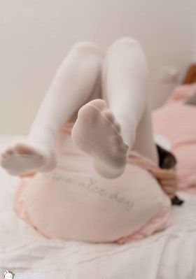 美女跪吃j8_BD完整版观看